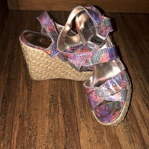 🤩. BOGO. Madden Girl 4 in Wedges.